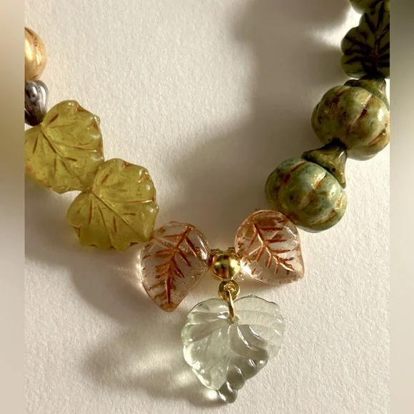 NWOT bracelet Pumpkins & Autumn Leaves rose Czech Glass, charms, stretch Osfm - Picture 2 of 10